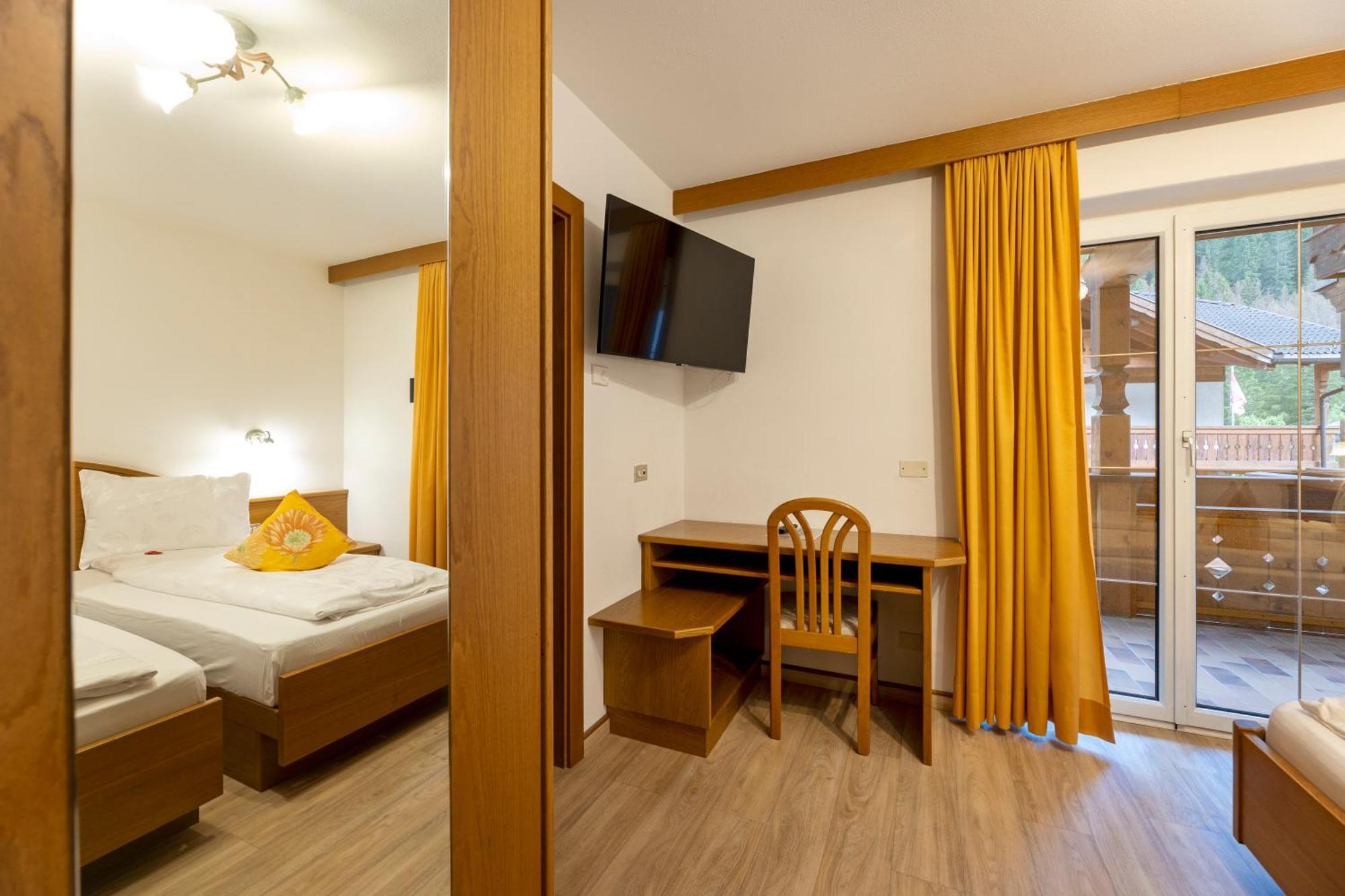Ramon Hotel